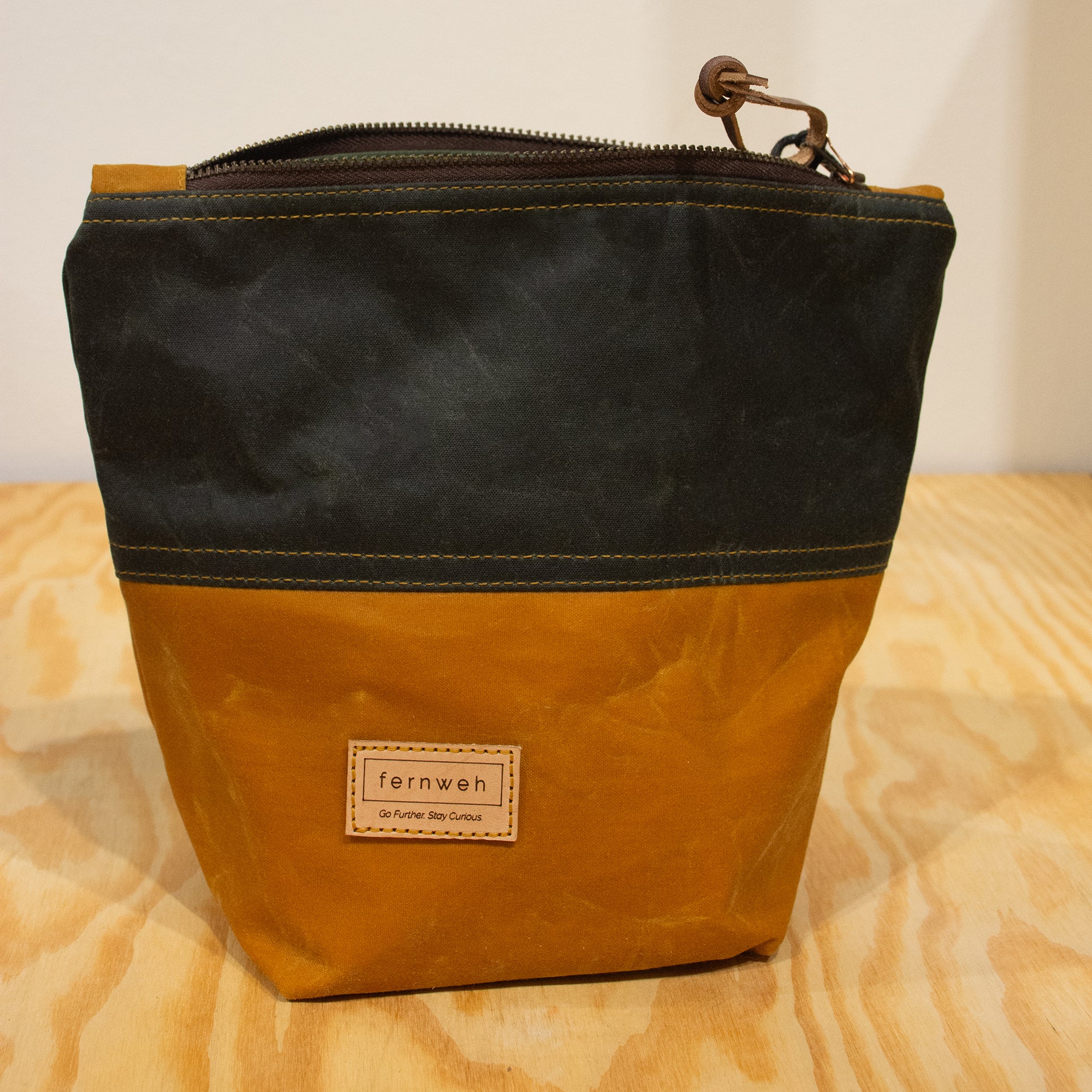"SPEY" Waxed Cotton Washbag - FOREST/SAND