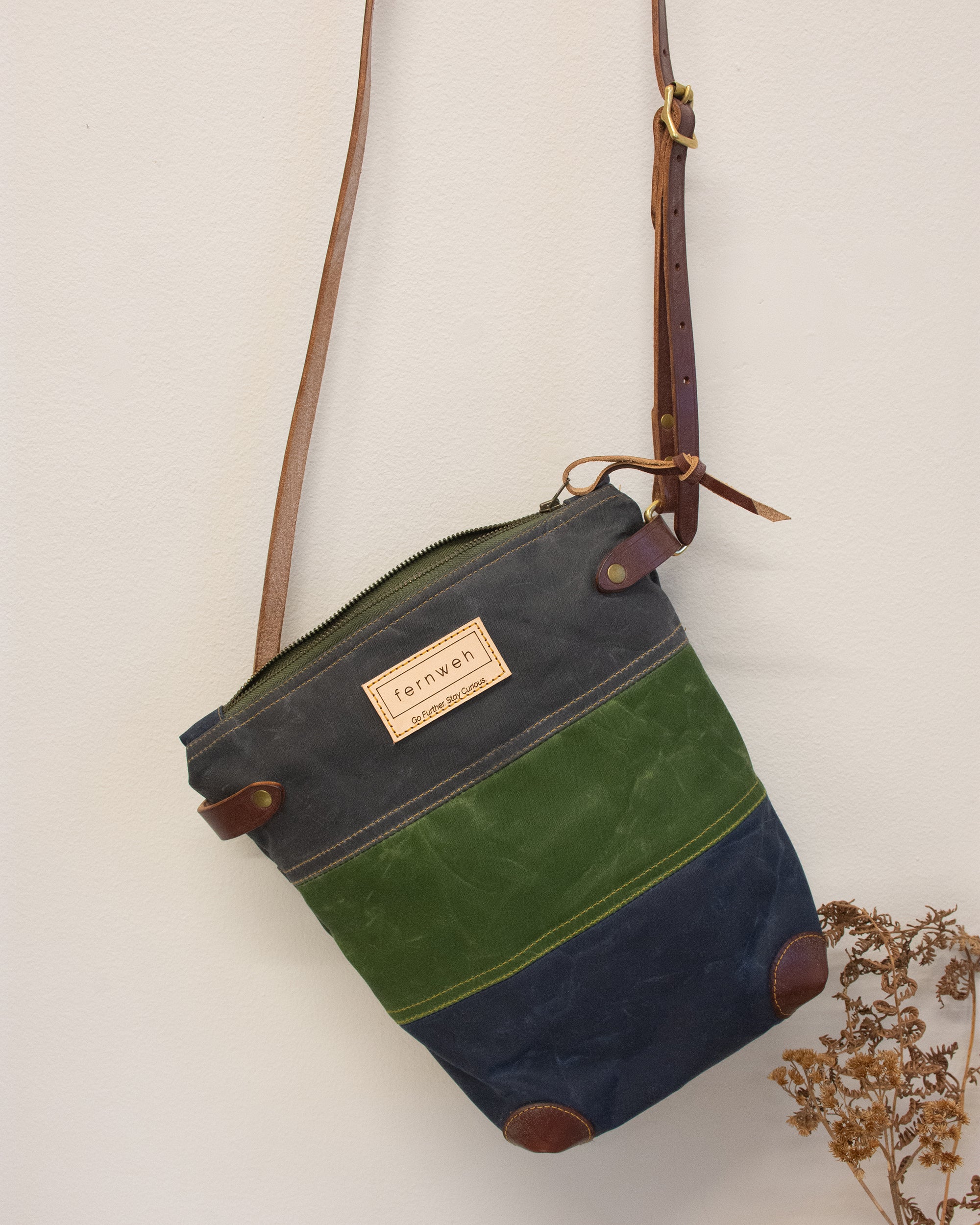 FINNOCH Waxed Cotton Field Bag - Scree/Moss/Storm