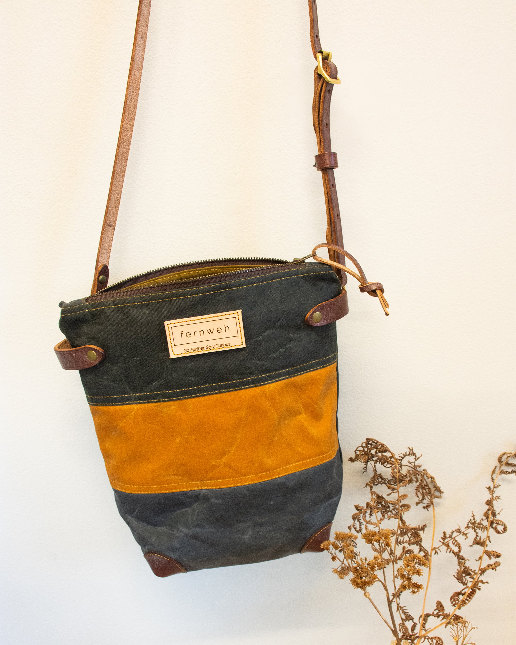 FINNOCH Waxed Cotton Field Bag - Forest/Sand/Scree