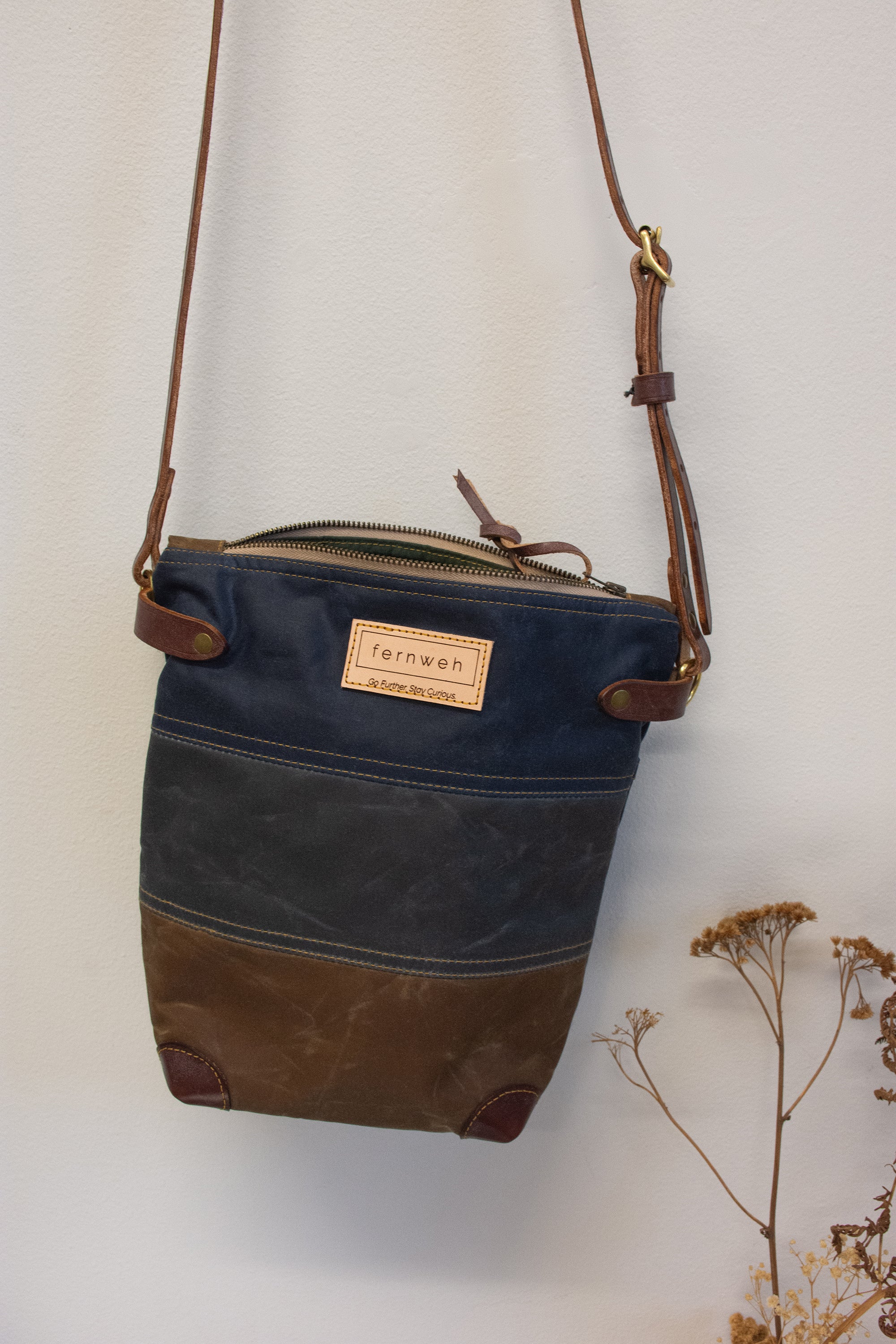 FINNOCH Waxed Cotton Field Bag - Storm/Scree/Bark