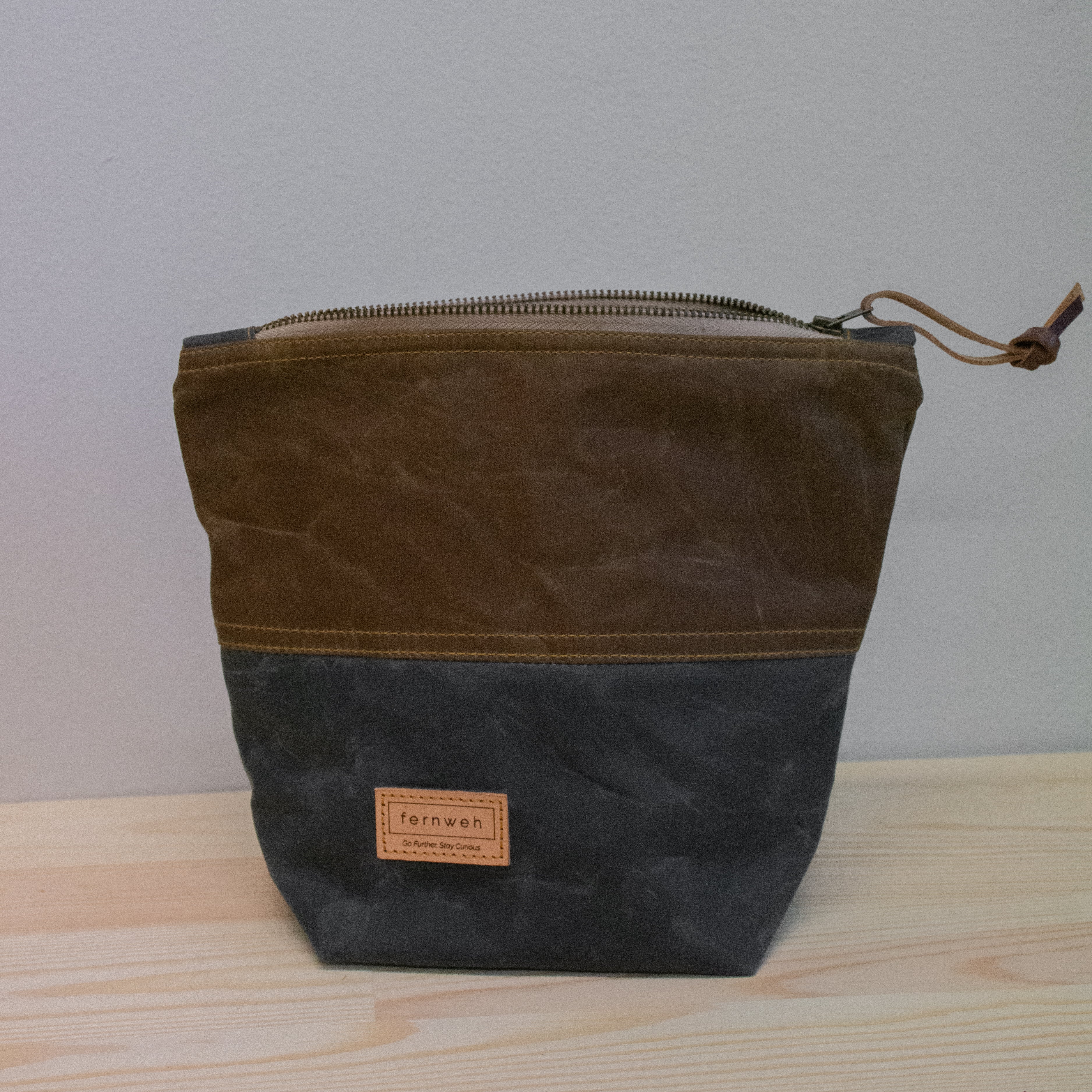 "SPEY" Waxed Cotton Washbag - BARK/SCREE